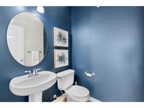 80 Walden Square Se, Calgary, AB - Indoor Photo Showing Bathroom