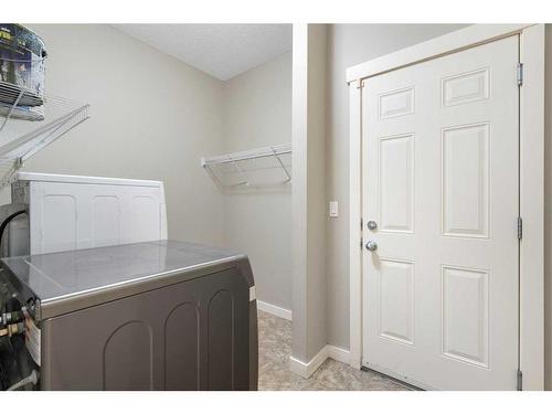 80 Walden Square Se, Calgary, AB - Indoor Photo Showing Laundry Room