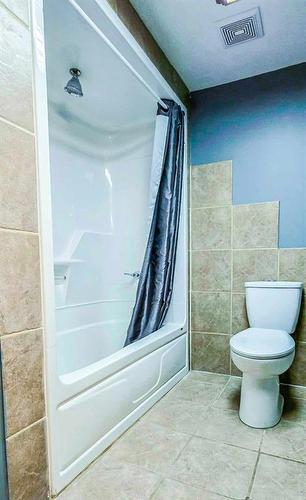 9910 110 Street, Grande Cache, AB - Indoor Photo Showing Bathroom