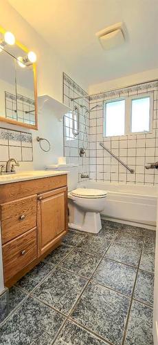 10405 104Th Street, Grande Cache, AB - Indoor Photo Showing Bathroom