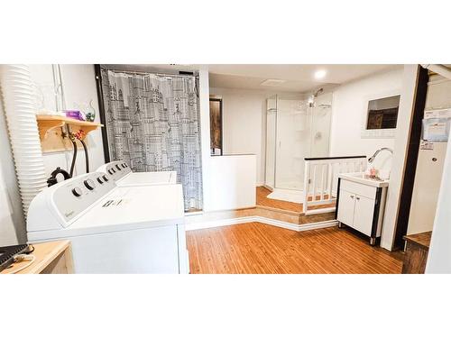 113-704041 Range Road 72, Rural Grande Prairie No. 1, County Of, AB - Indoor Photo Showing Laundry Room