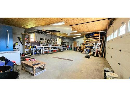 113-704041 Range Road 72, Rural Grande Prairie No. 1, County Of, AB - Indoor Photo Showing Garage