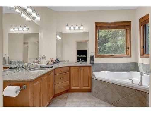 8226 Tamarack Trail, Rural Grande Prairie No. 1, County Of, AB - Indoor Photo Showing Bathroom