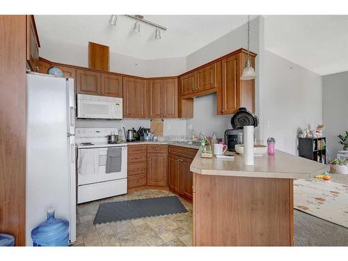 403-9221 Lakeland Drive, Grande Prairie, AB - Indoor Photo Showing Kitchen