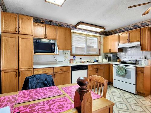 10621 105 Ave, Grande Cache, AB - Indoor Photo Showing Kitchen