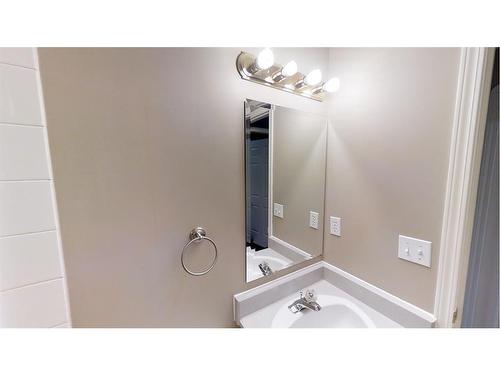 9326 Wedgewood Drive North, Wedgewood, AB - Indoor Photo Showing Bathroom