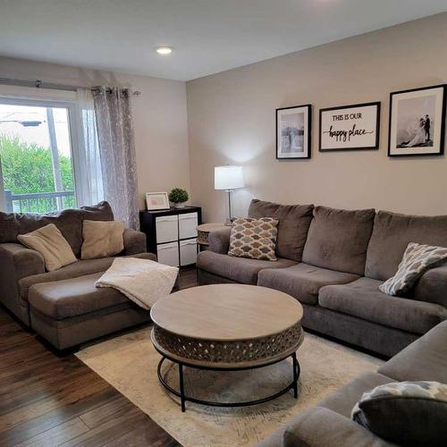 5304 54 Avenue, Grimshaw, AB - Indoor Photo Showing Living Room