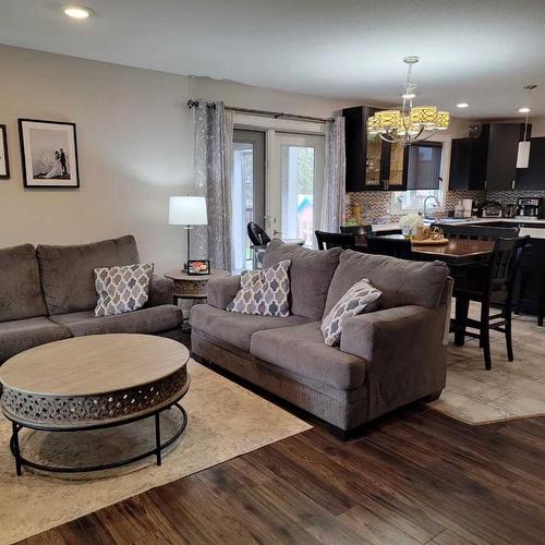 5304 54 Avenue, Grimshaw, AB - Indoor Photo Showing Living Room