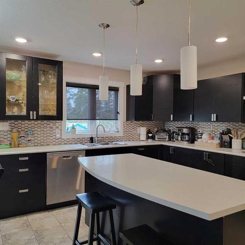 5304 54 Avenue, Grimshaw, AB - Indoor Photo Showing Kitchen With Double Sink With Upgraded Kitchen