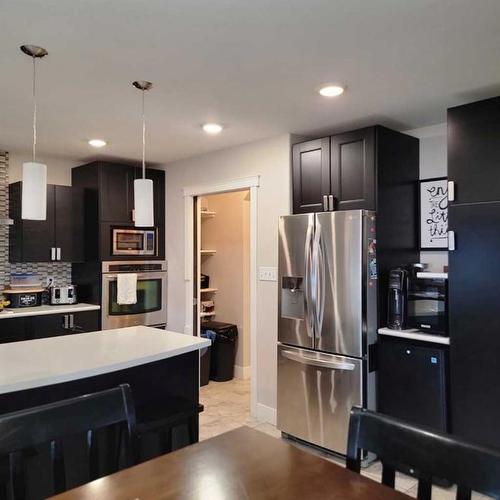 5304 54 Avenue, Grimshaw, AB - Indoor Photo Showing Kitchen With Upgraded Kitchen