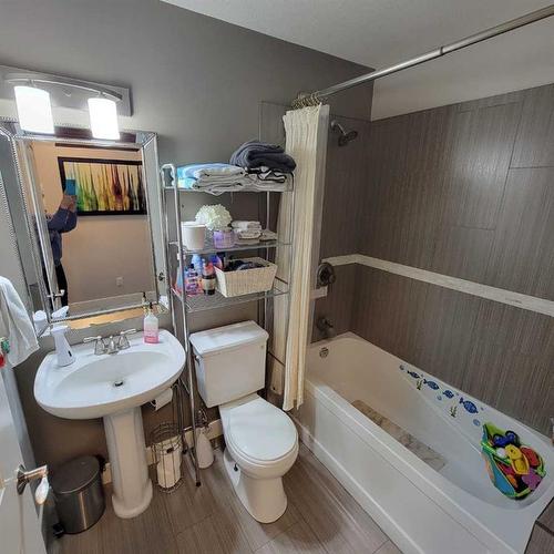 5304 54 Avenue, Grimshaw, AB - Indoor Photo Showing Bathroom