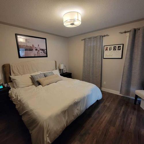 5304 54 Avenue, Grimshaw, AB - Indoor Photo Showing Bedroom