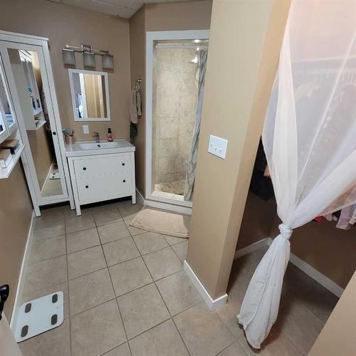 5304 54 Avenue, Grimshaw, AB - Indoor Photo Showing Bathroom