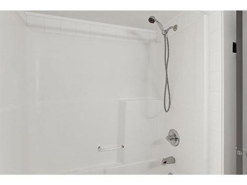 318-9124 96 Avenue, Grande Prairie, AB - Indoor Photo Showing Bathroom