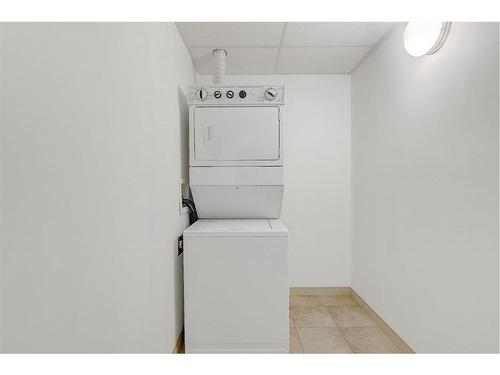 318-9124 96 Avenue, Grande Prairie, AB - Indoor Photo Showing Laundry Room