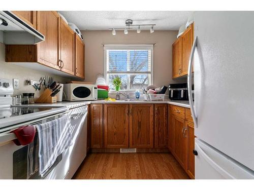 118-9140 101 Avenue, Grande Prairie, AB - Indoor Photo Showing Kitchen