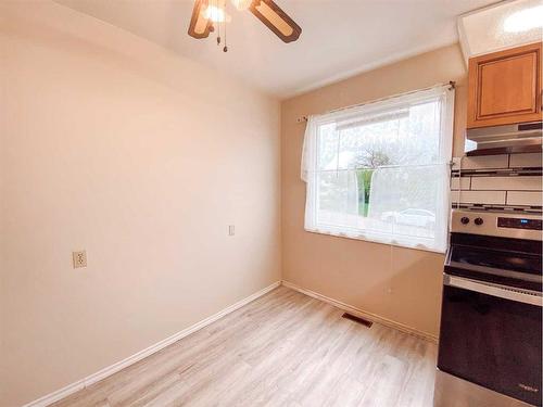 4823 46 Avenue, Spirit River, AB - Indoor Photo Showing Other Room