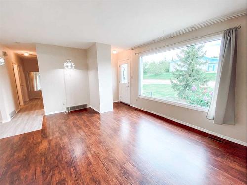 4823 46 Avenue, Spirit River, AB - Indoor Photo Showing Other Room