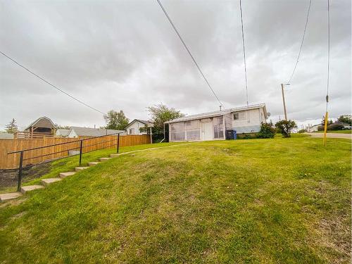 4823 46 Avenue, Spirit River, AB - Outdoor