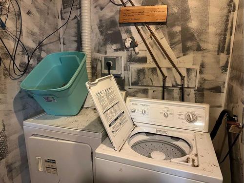 21076 683 Highway, Rural Northern Sunrise County, AB - Indoor Photo Showing Laundry Room