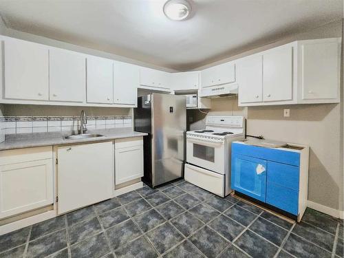 9806 104 Street, Grande Cache, AB - Indoor Photo Showing Kitchen