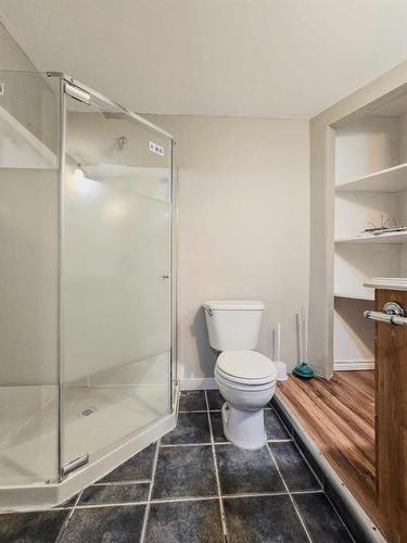 9806 104 Street, Grande Cache, AB - Indoor Photo Showing Bathroom