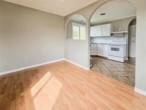 9806 104 Street, Grande Cache, AB - Indoor Photo Showing Kitchen