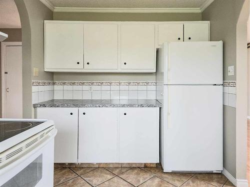 9806 104 Street, Grande Cache, AB - Indoor Photo Showing Kitchen