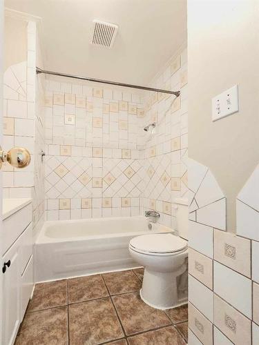 9806 104 Street, Grande Cache, AB - Indoor Photo Showing Bathroom