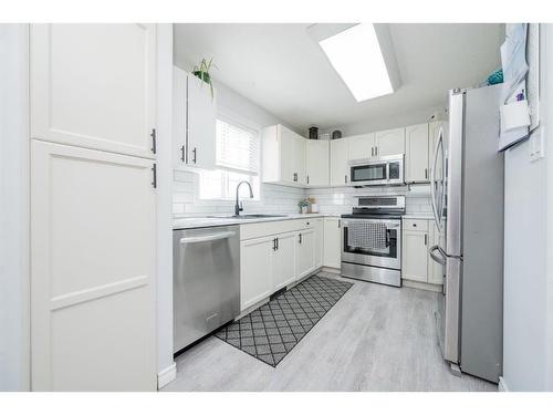 9001 64 Avenue, Grande Prairie, AB - Indoor Photo Showing Kitchen