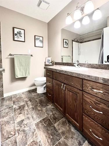 9814 75 Avenue, Grande Prairie, AB - Indoor Photo Showing Bathroom