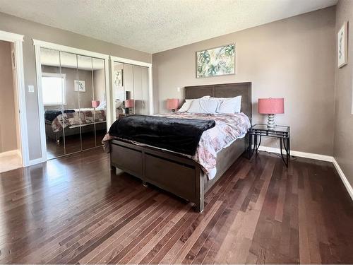 9814 75 Avenue, Grande Prairie, AB - Indoor Photo Showing Bedroom