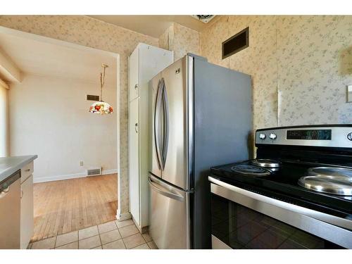 10315 101 Street, Peace River, AB - Indoor Photo Showing Kitchen