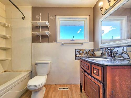 10845 98 Avenue, Grande Cache, AB - Indoor Photo Showing Bathroom