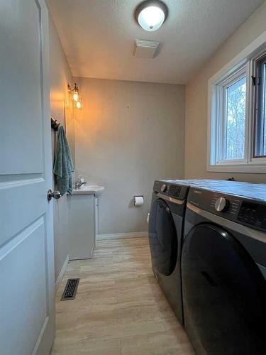 72338 Rge Rd 224, Rural Greenview No. 16, M.D. Of, AB - Indoor Photo Showing Laundry Room