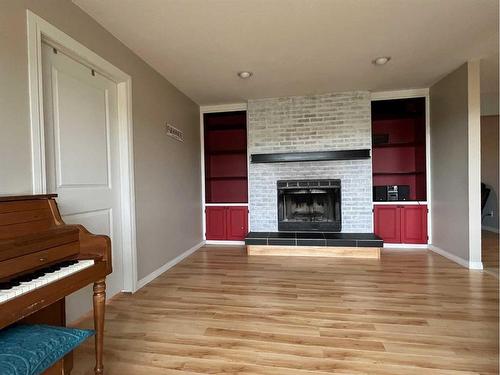 72338 Rge Rd 224, Rural Greenview No. 16, M.D. Of, AB - Indoor Photo Showing Living Room With Fireplace