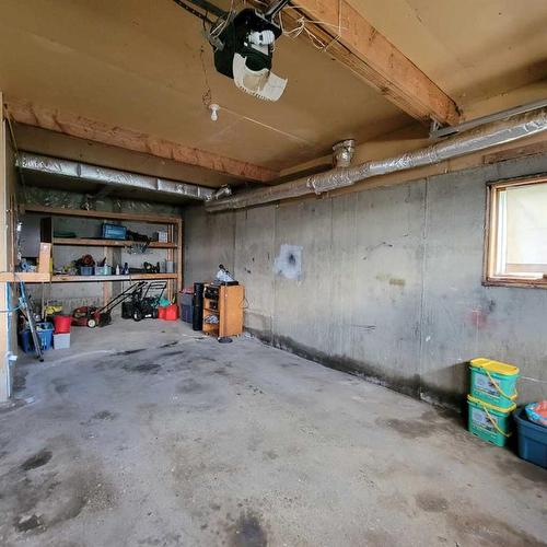 11719 103 Street, Peace River, AB - Indoor Photo Showing Garage