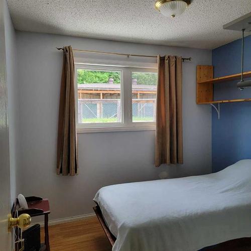 11719 103 Street, Peace River, AB - Indoor Photo Showing Bedroom