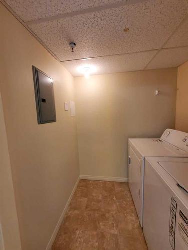215-160 Moberly Road, Grande Cache, AB - Indoor Photo Showing Laundry Room