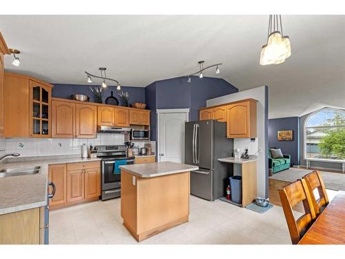 9824 65 Avenue, Grande Prairie, AB - Indoor Photo Showing Kitchen