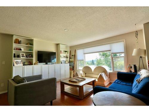 11513 103 Street, Peace River, AB - Indoor Photo Showing Living Room