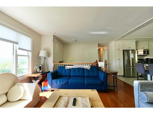 11513 103 Street, Peace River, AB - Indoor Photo Showing Living Room