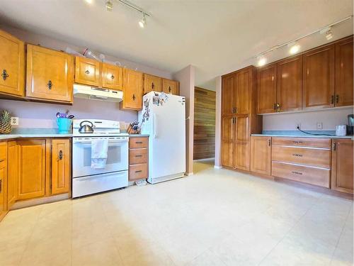 7529 96 Street, Peace River, AB - Indoor Photo Showing Kitchen