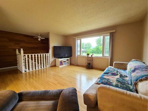 7529 96 Street, Peace River, AB - Indoor Photo Showing Living Room