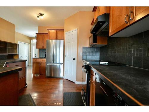 9117 134 Avenue, Peace River, AB - Indoor Photo Showing Kitchen