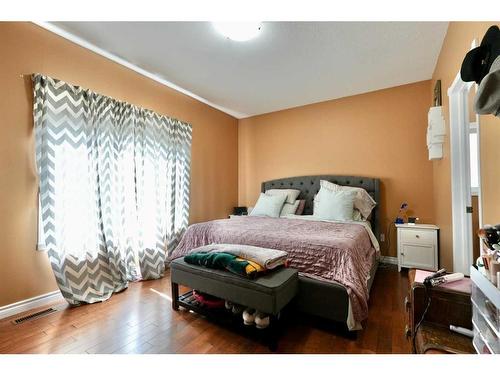 9117 134 Avenue, Peace River, AB - Indoor Photo Showing Bedroom