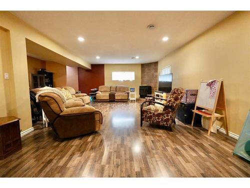 9117 134 Avenue, Peace River, AB - Indoor Photo Showing Living Room