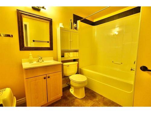 9117 134 Avenue, Peace River, AB - Indoor Photo Showing Bathroom