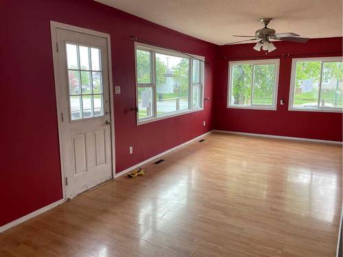 10909 105 Avenue, Fairview, AB - Indoor Photo Showing Other Room