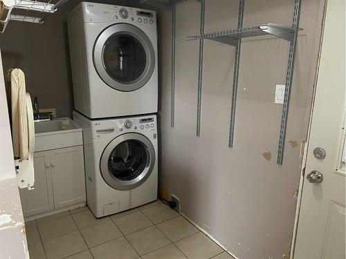 10909 105 Avenue, Fairview, AB - Indoor Photo Showing Laundry Room